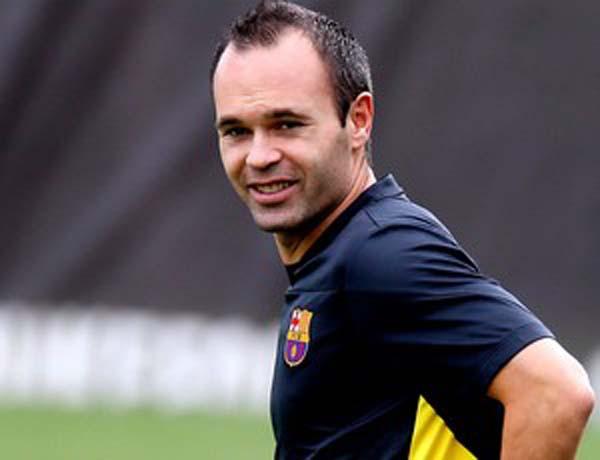 Iniesta no treino do Bar&ccedil;(Imagem:Reprodu&ccedil;&atilde;o)
