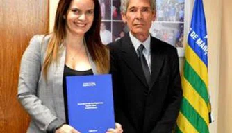 Iracema Portella e o jornalista Oriel Marcos de Carvalho