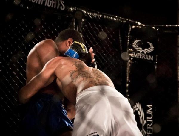 Isaac Silva teve estreia em grande estilo no MMA(Imagem:Sul Nocaute)