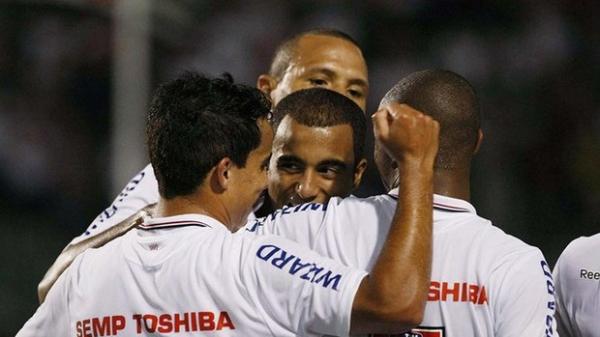 Jadson, Lucas, Luis Fabiano e Wellington comemoram(Imagem:Reprodução)