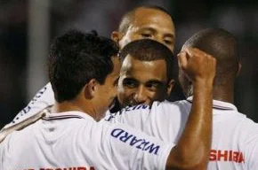 Jadson, Lucas, Luis Fabiano e Wellington comemoram