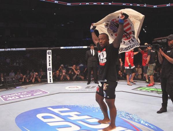 Jason High com a bandeira da American Top Team ap&oacute;s sua vit&oacute;ria sobre James Head(Imagem:Reprodu&ccedil;&atilde;o)
