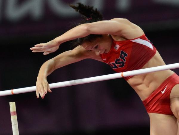 Jennifer Suhr, campe&atilde; ol&iacute;mpica do salto com vara, &eacute; rival da brasileira Fabiana Murer (Imagem:Getty ImageS)