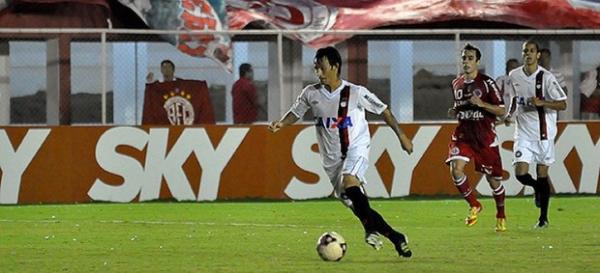 Jo&atilde;o Paulo fica &agrave; disposi&ccedil;&atilde;o ap&oacute;s cumprir suspens&atilde;o (Imagem:Gustavo Oliveira/Site oficial do Atl&eacute;tico-PR)