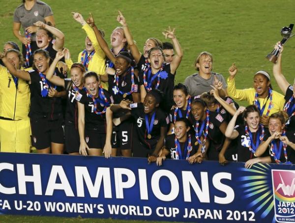 Jogadoras dos Estados Unidos celebram o t&iacute;tulo do Mundial Sub-20(Imagem:Reprodu&ccedil;&atilde;o)