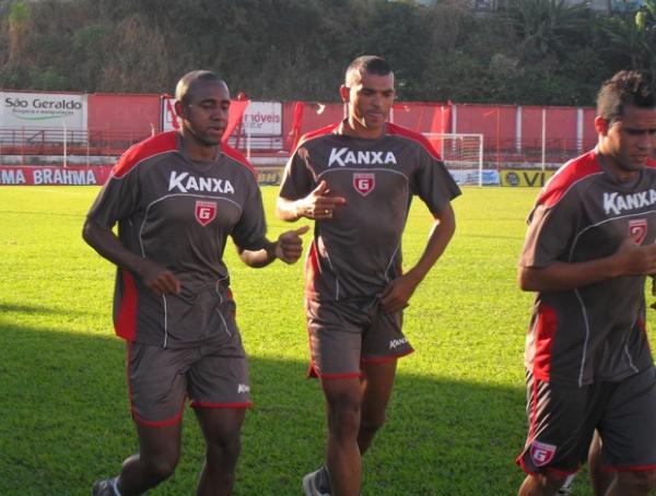Jogadores do Guarani-MG se apresentaram nesta segunda-feira.(Imagem: Reprodução / Tv Integração)