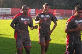 Jogadores do Guarani-MG se apresentaram nesta segunda-feira