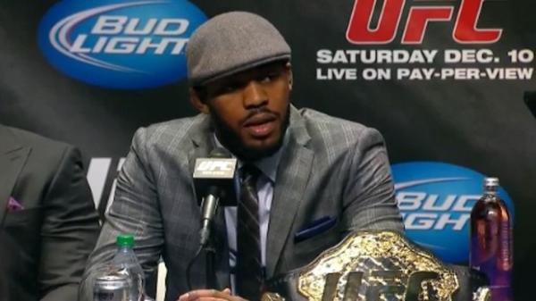 Jon Jones diz que críticas o incomodam, mas acha que decidiu fazer o que achava certo (Imagem:Reprodução)