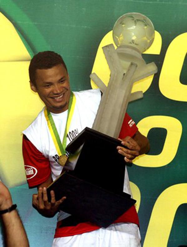 Jônatas foi capitão do Flamengo no título da Copa do Brasil, em 2006(Imagem:Reprodução)