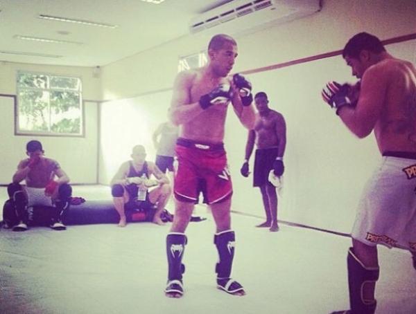 Jos&eacute; Aldo (centro) e Renan Bar&atilde;o (dir.) treinam na equipe Nova Uni&atilde;o (Imagem:Reprodu&ccedil;&atilde;o)