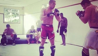 José Aldo (centro) e Renan Barão (dir.) treinam na equipe Nova União .