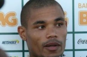 Junior Urso vai ser titular contra o Figueirense