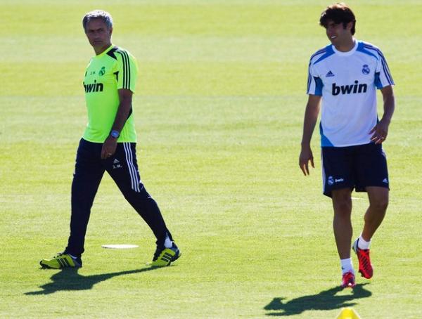 Kaká com Mourinho em treino na última semana: jornada dupla para convencer o técnico(Imagem:Reprodução)