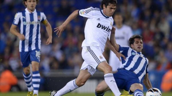 Kaka e Victor Sanchez, do Espanyol (Imagem:Reprodu&ccedil;&atilde;o)