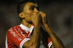 Kieza quer arrancar pelo menos empate contra Inter e Flamengo