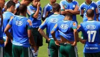 Kleina deve usar três jogadores recém-contratados na estreia no torneio