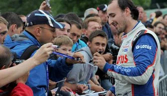 Kubica atualmente compete em categoria de rali
