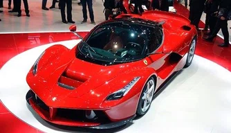 La Ferrari é o novo carro de Cristiano Ronaldo.