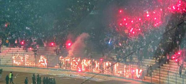 La Temible, torcida do San José, no jogo contra o Corinthians, nesta quarta-feira(Imagem:Reprodução)