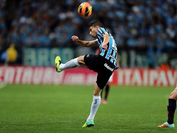 Lateral esquerdo é uma das principais revelações do Brasileiro(Imagem:Reprodução)