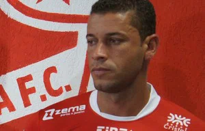 Leandrão atuou em 12 jogos pelo Vila Nova em 2010