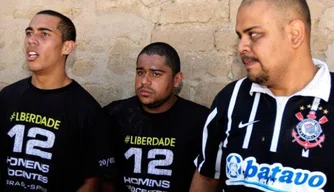 Leandro (à esq.) ficou na prisão de San Pedro Oruro por cinco meses e meio
