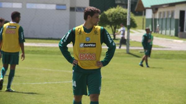 Lucas Mendes pede apoio da torcida contra o Cruzeiro(Imagem:Gabriel Hamilko/Globoesporte.com))