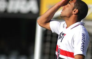 Lucas vai se transferir para o PSG em janeiro