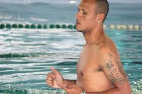 Luis Fabiano foca em fisioterapia para voltar no clássico