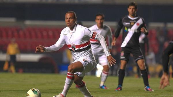 Luis Fabiano foi criticado pela organizada e defendido por outros torcedores(Imagem:Id&aacute;rio Caf&eacute; / Vipcomm)