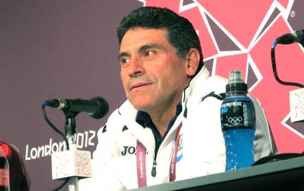 Luís Fernando Suarez na coletiva da seleção de Honduras(Imagem:Márcio Iannacca / Globoesporte.com)