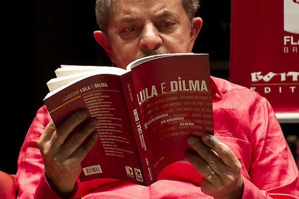 Lula durante o debate de lançamento do livro 10 anos de governos pós-neoliberais no Brasil: Lula e Dilma(Imagem:Reprodução)