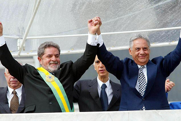 Lula e FHC em foto de 2003, quando o petista recebeu a faixa do ex-presidente no Palácio do Planalto(Imagem:Reprodução)