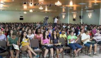 Mais de 8 mil alunos participam da primeira edição da revisão do Enem