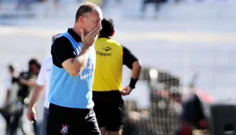 Mano Menezes lamenta terceira derrota consecutiva.