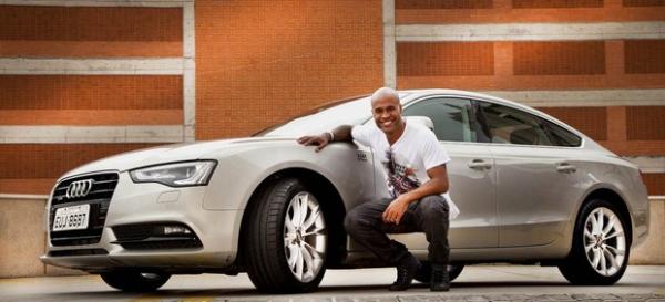 Marcos Assunção mostra orgulhoso seu novo carro (Imagem:Reprodução)