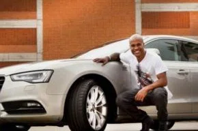 Marcos Assunção mostra orgulhoso seu novo carro