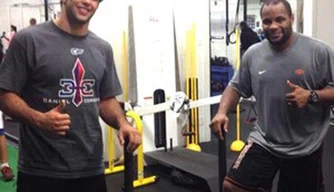 Marcus Buchecha e Daniel Cormier em um dos treinos na academia AKA.