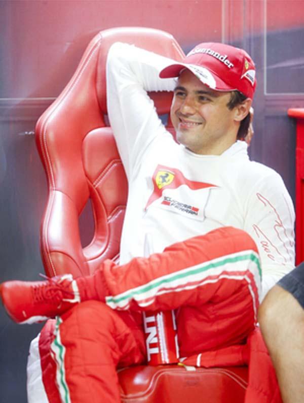 Massa nos boxes da Ferrari(Imagem:Reprodução)