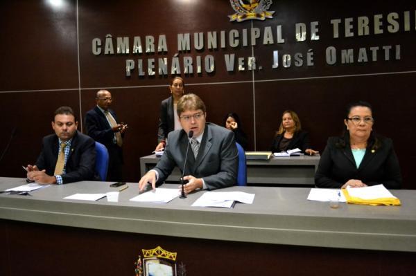 Mesa diretora da CMT com Rodrigo Martins ao centro(Imagem:Reprodu&ccedil;&atilde;o)