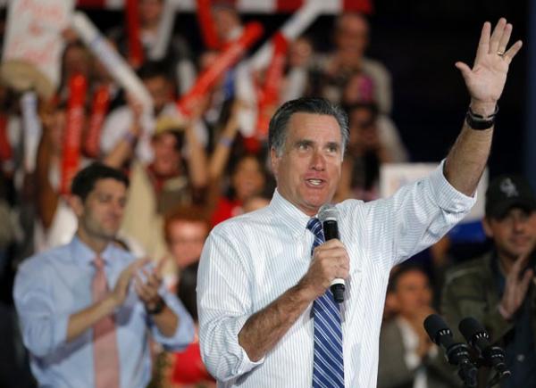Mitt Romney em evento com eleitores em Morrison, no Colorado, em 23 de outubro. Ao fundo, seu vice, Paul Ryan (Imagem:Reprodu&ccedil;&atilde;o)