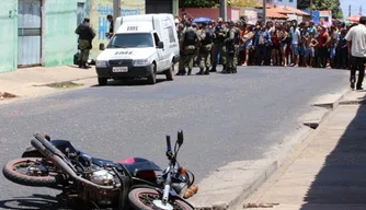 Motocicleta dos suspeitos de assalto mortos no Novo Horizonte