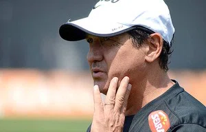Muricy descarta formação ideal para o Santos