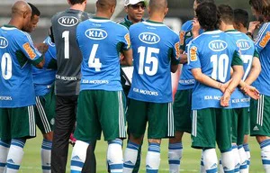Narciso conversa com elenco antes do treino deste sábado