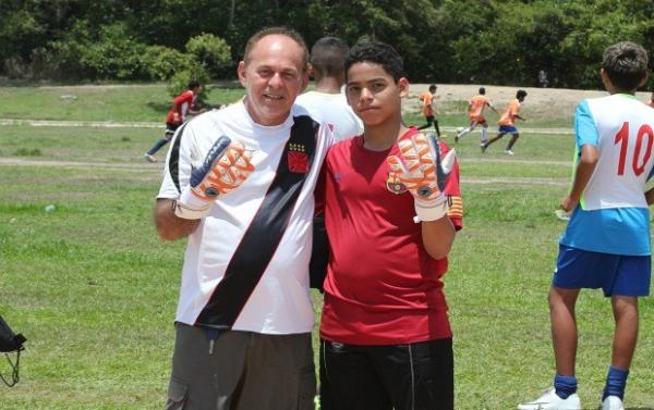 Neto Leonardo conta apoio da família para seguir na carreira (Imagem:Reprodução)