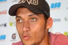 Neto se preocupa com Zé Carlos, artilheiro da Série B, com 25 gols