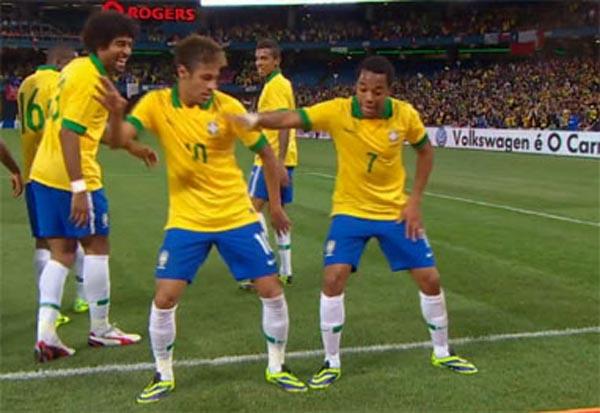 Neymar e Robinho(Imagem:Reprodução)