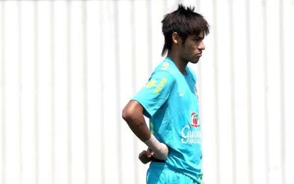 Neymar no treino da sele&ccedil;&atilde;o brasileira, no CT do Corinthians, em S&atilde;o Paulo (Imagem: Mowa Press)