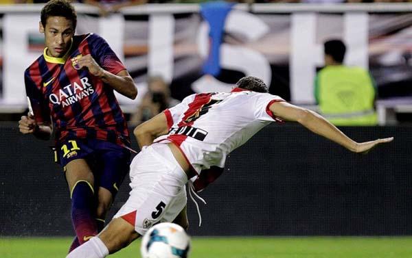 Neymar tenta a finalização: atacante passou em branco, mas voltou a dar assistência (Imagem:Reprodução)