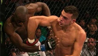 Nick Newell acerta cotovelada em Keon Caldwell no WSOF 4